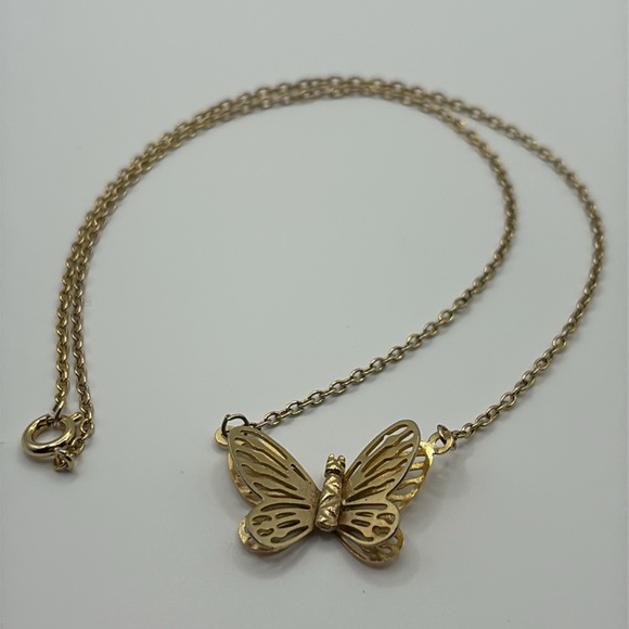 Vintage 80’s Gold Butterfly Pendant Necklace 15” - Picture 8 of 8